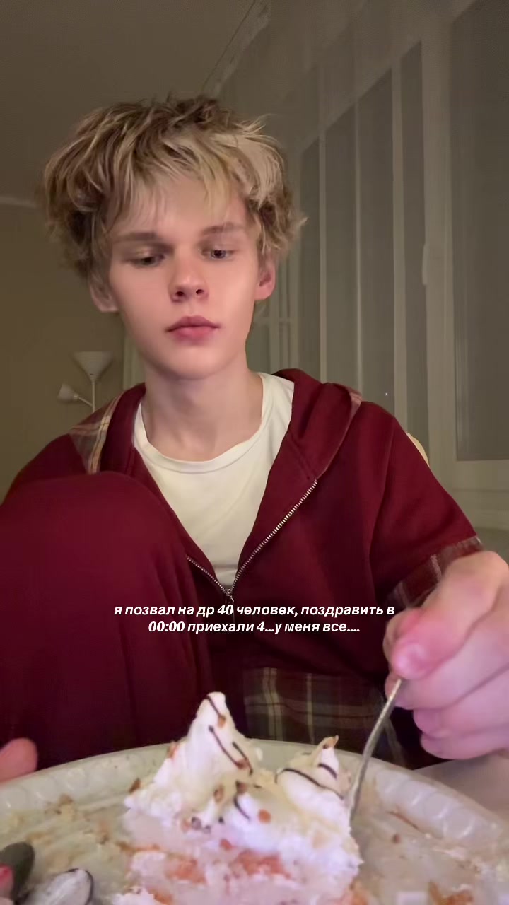 @HOLLIKLIN