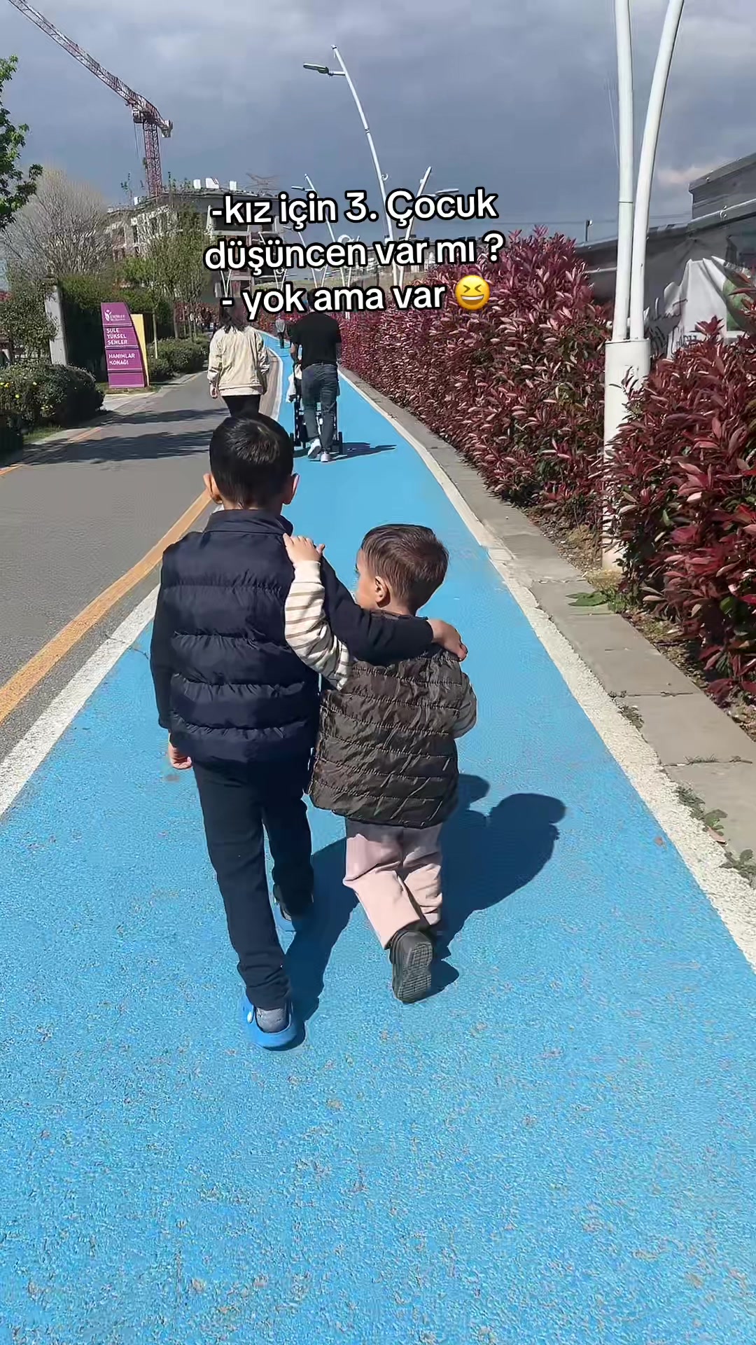 @Azizeakalın