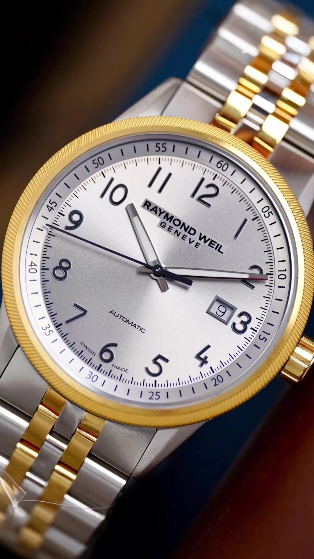 @BDT WATCH Đồng Hồ Thuỵ Sỹ