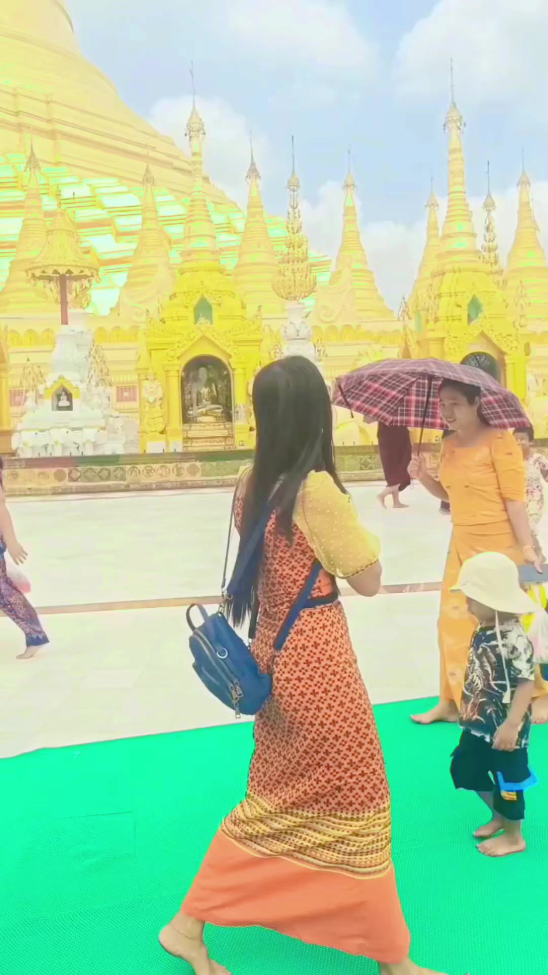 @@မုန့်ဖက်ထုပ်လေး🇲🇲🌸