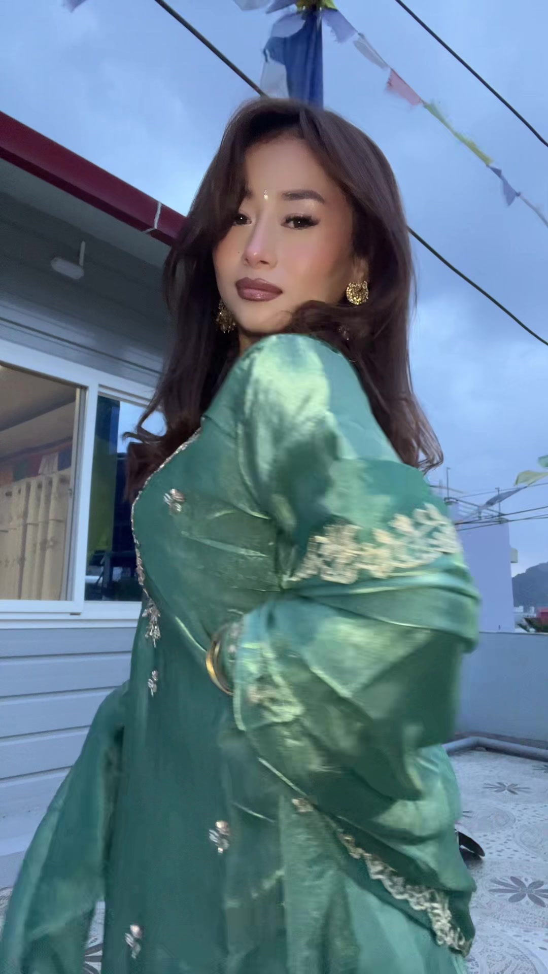@ལྷ་མོ་ བླ་མ།