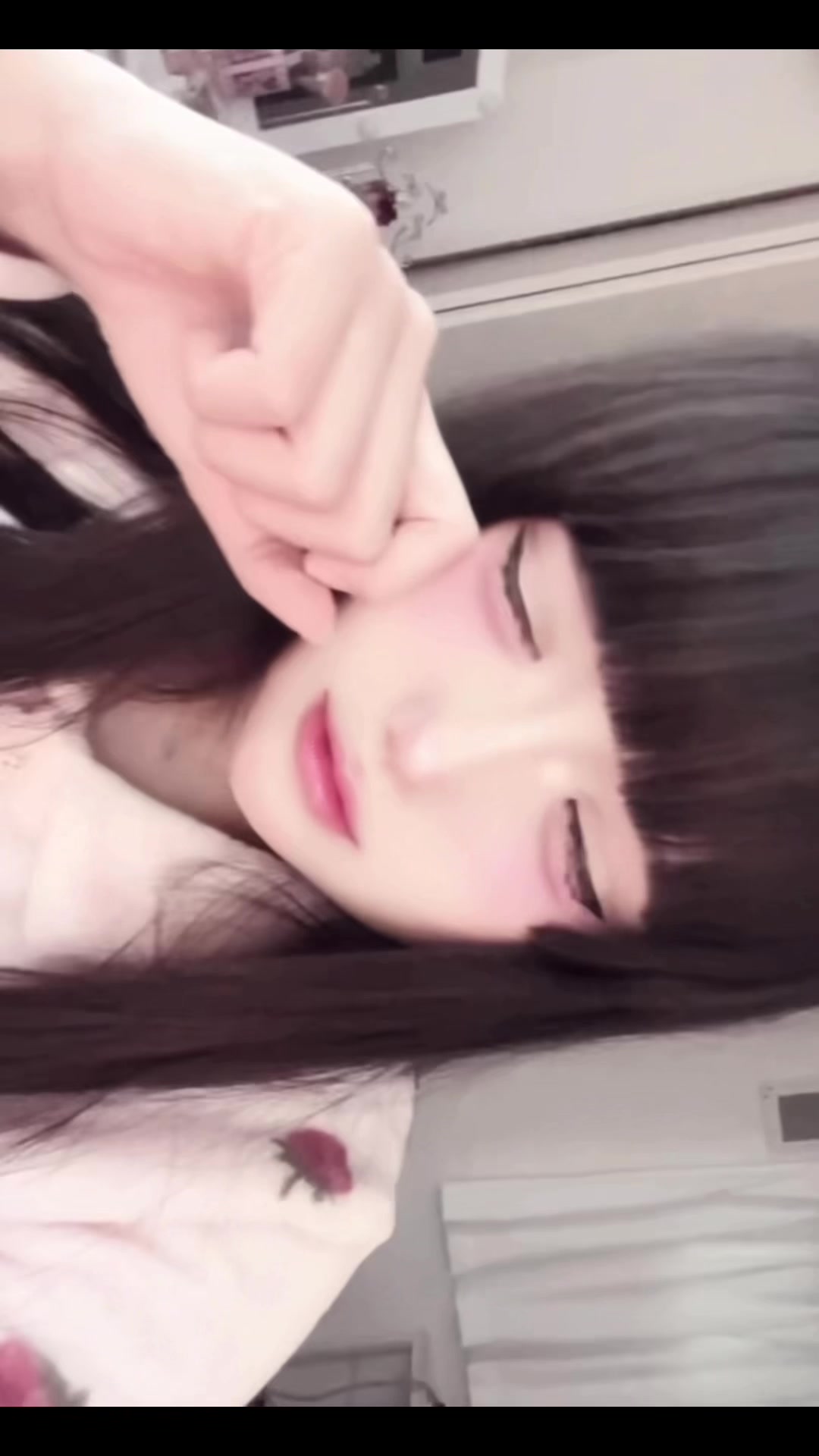 @もにもに