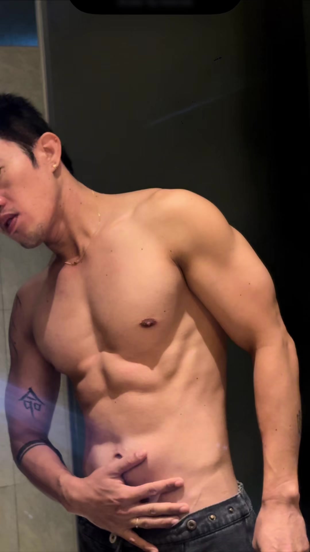 @Iambryanadlaon