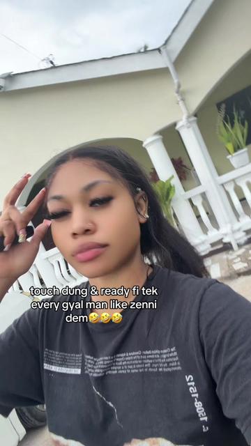 @hoodlebrity