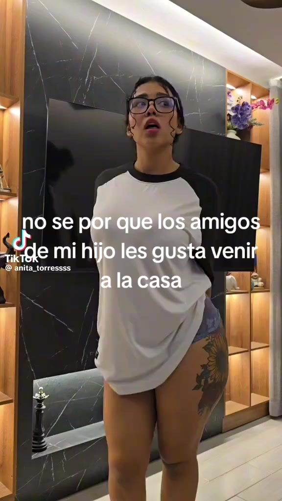 @tu mami hot