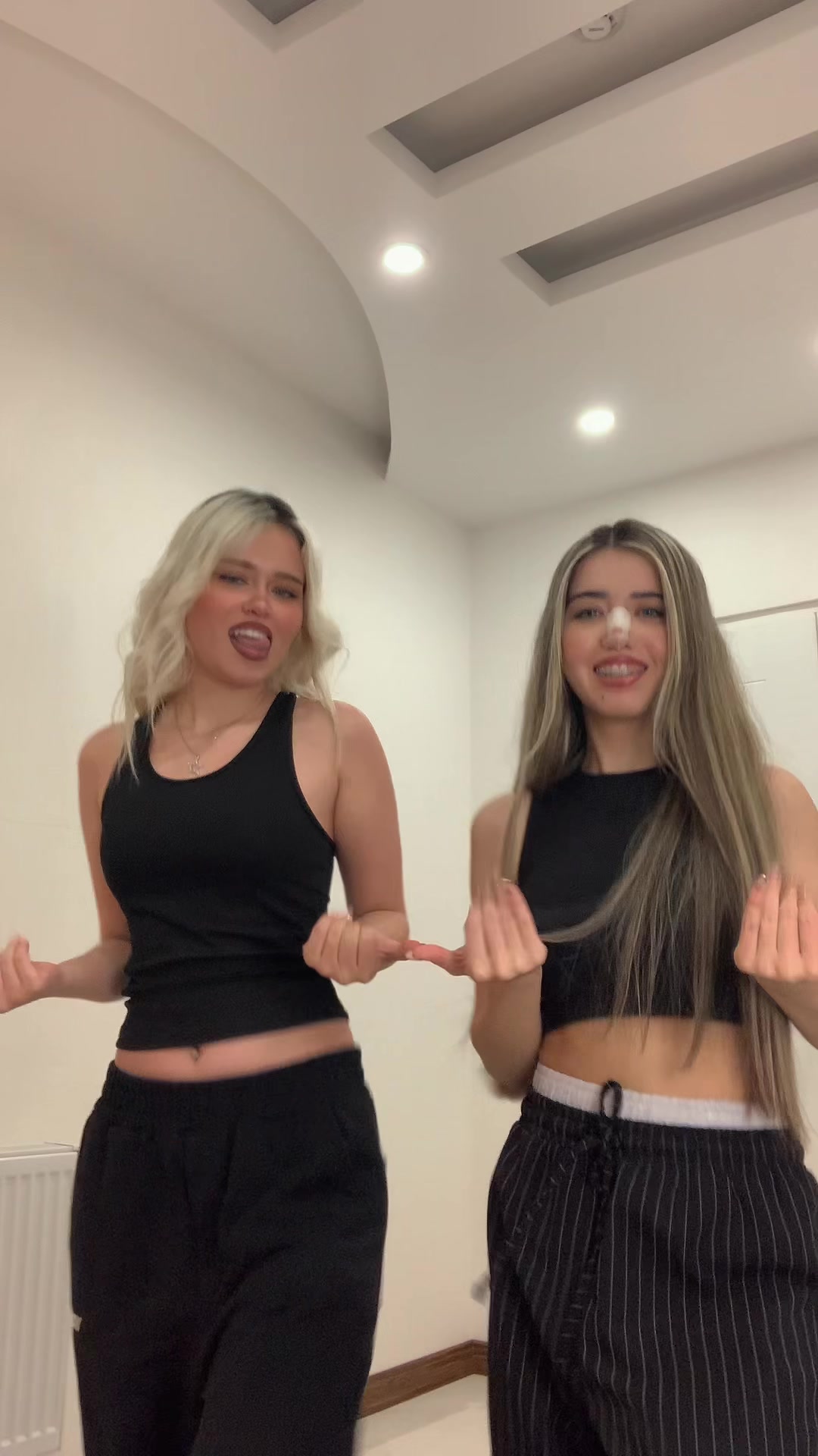 @heliaydn