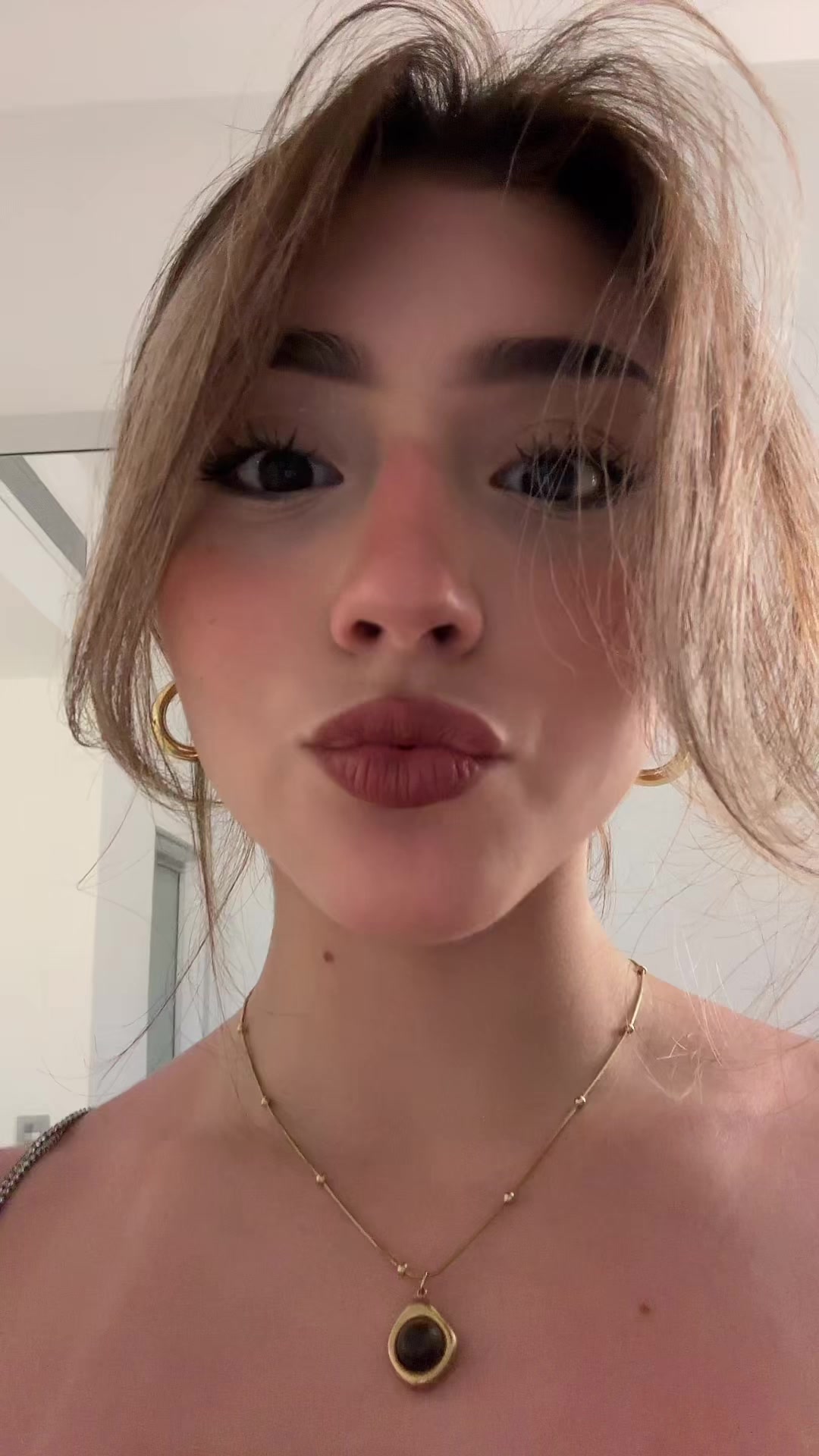 @️