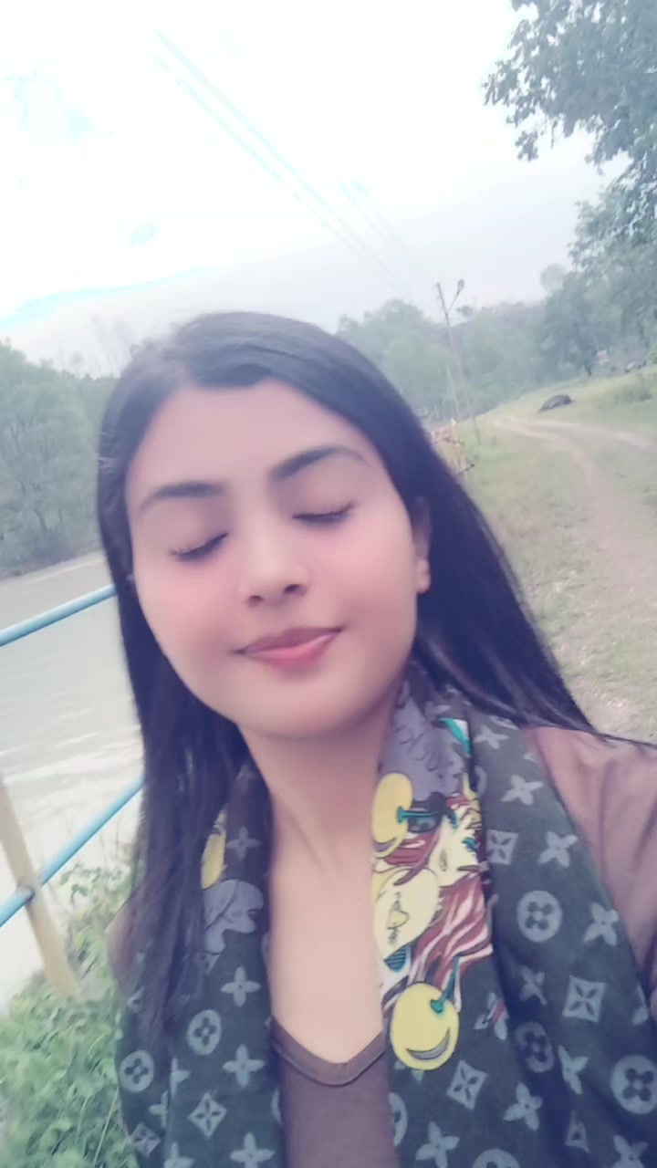 @Poonam Yadav😇