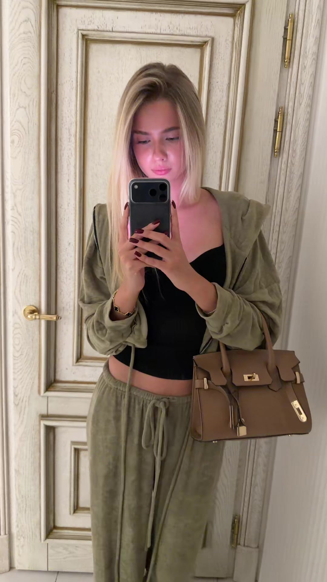 @vimollly