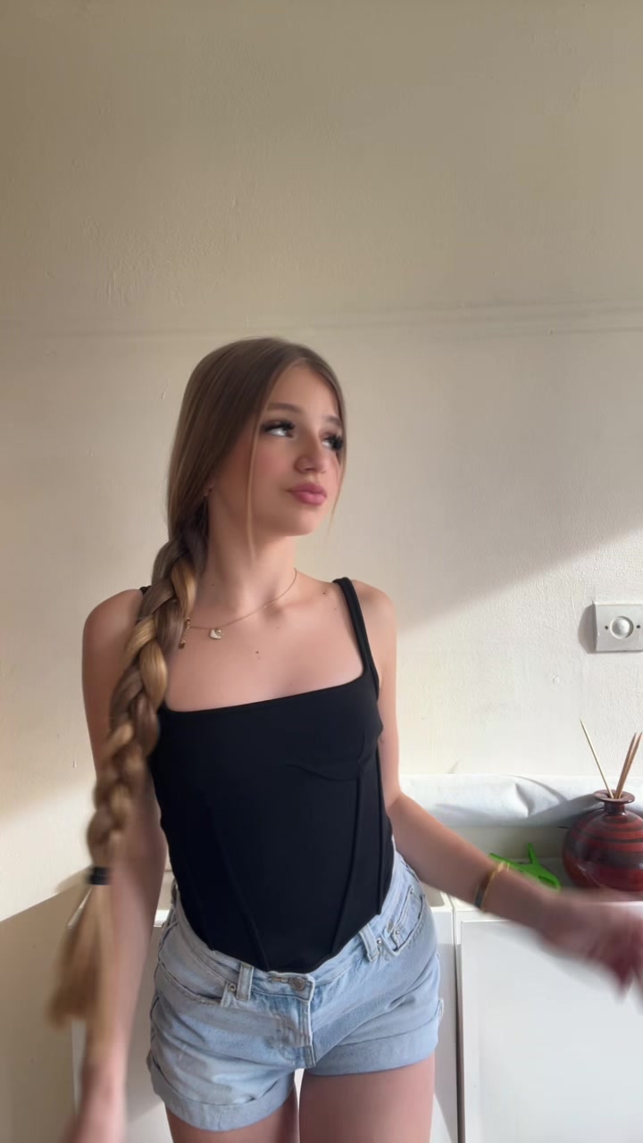 @Bella