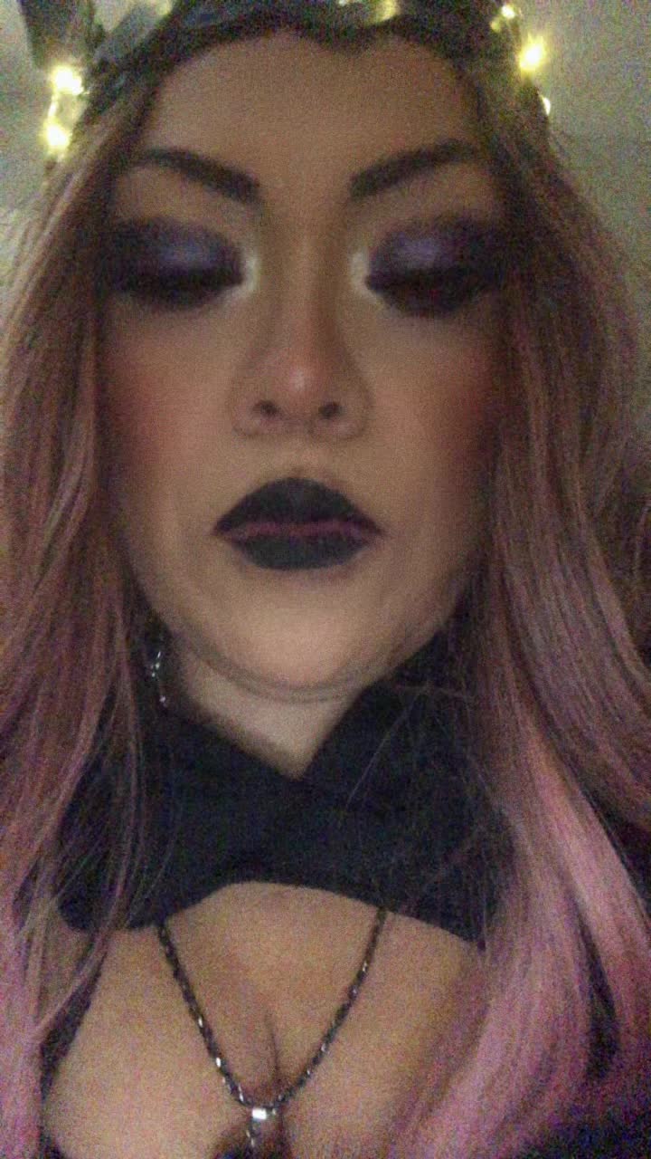 @𝔔𝔲𝔢𝔢𝔫𝔬𝔣𝔇𝔞𝔯𝔨𝔫𝔢𝔰𝔰