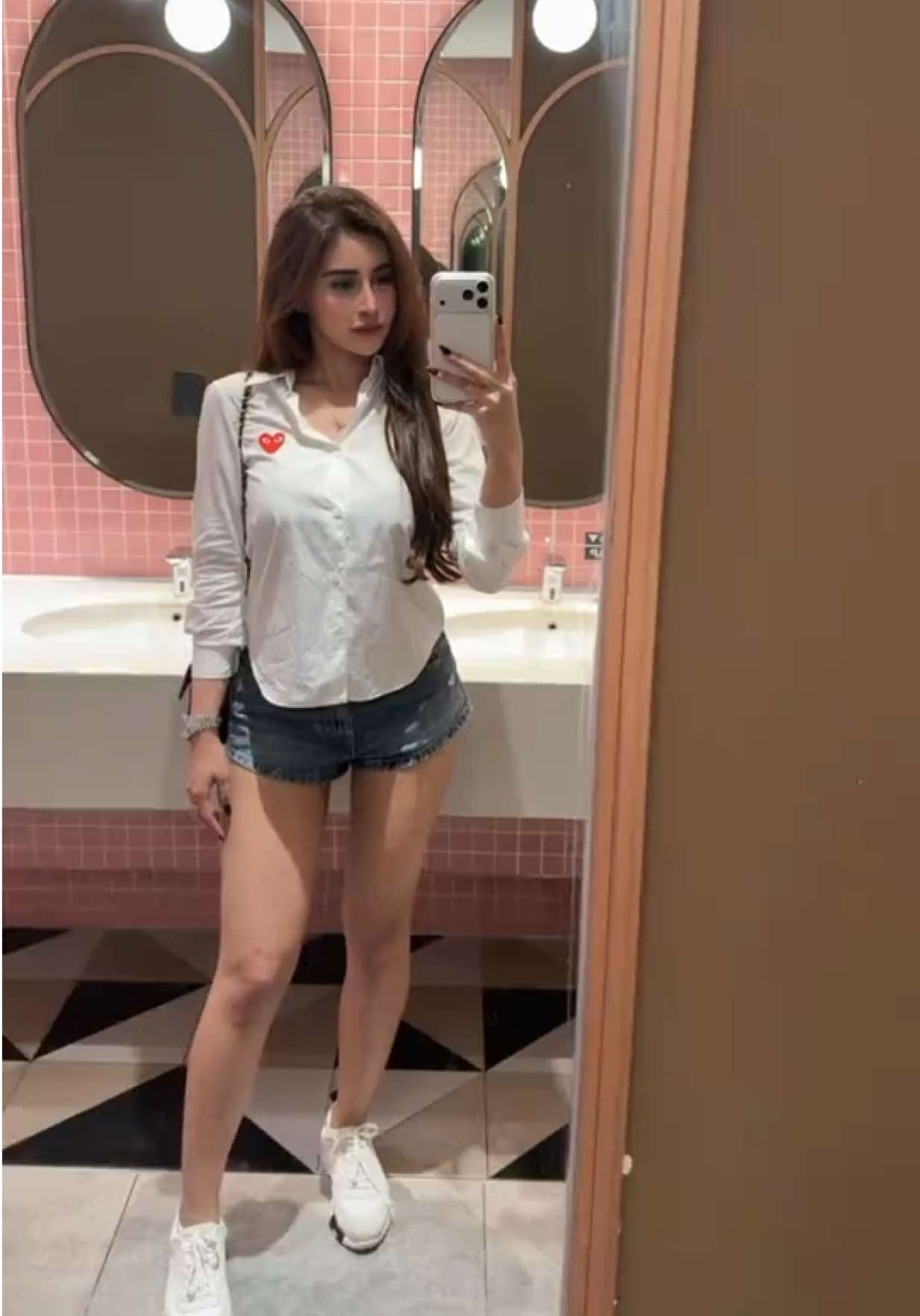 @lauraaas__