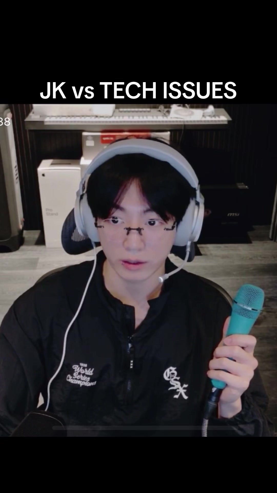 @moonchild⁷ i hi5 Jin😭💜