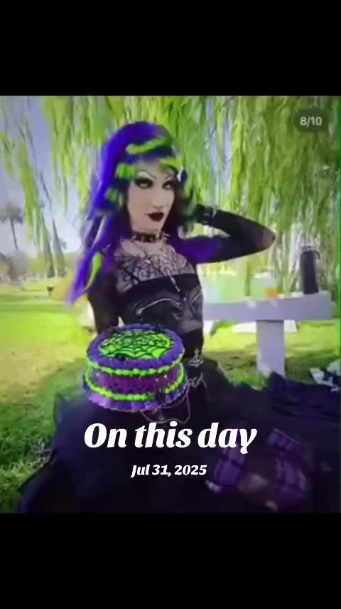 @6arelyfamous