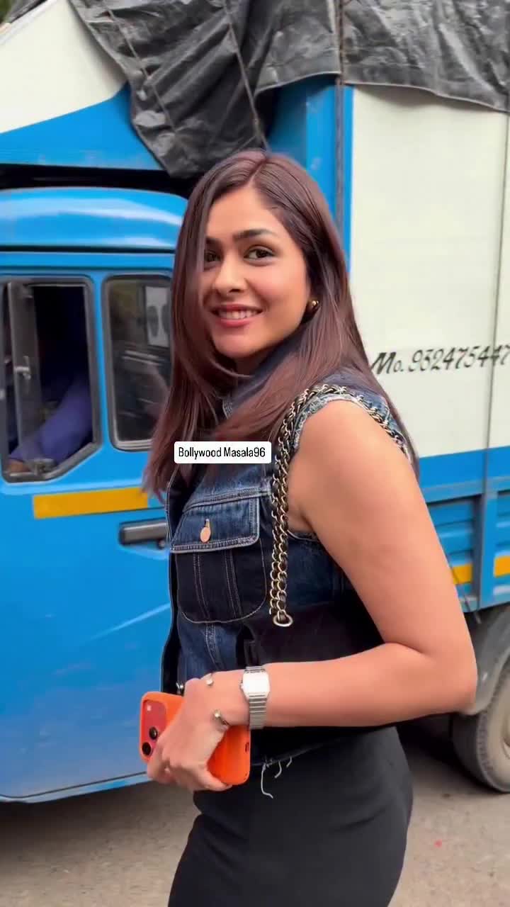 @mrunalthakur