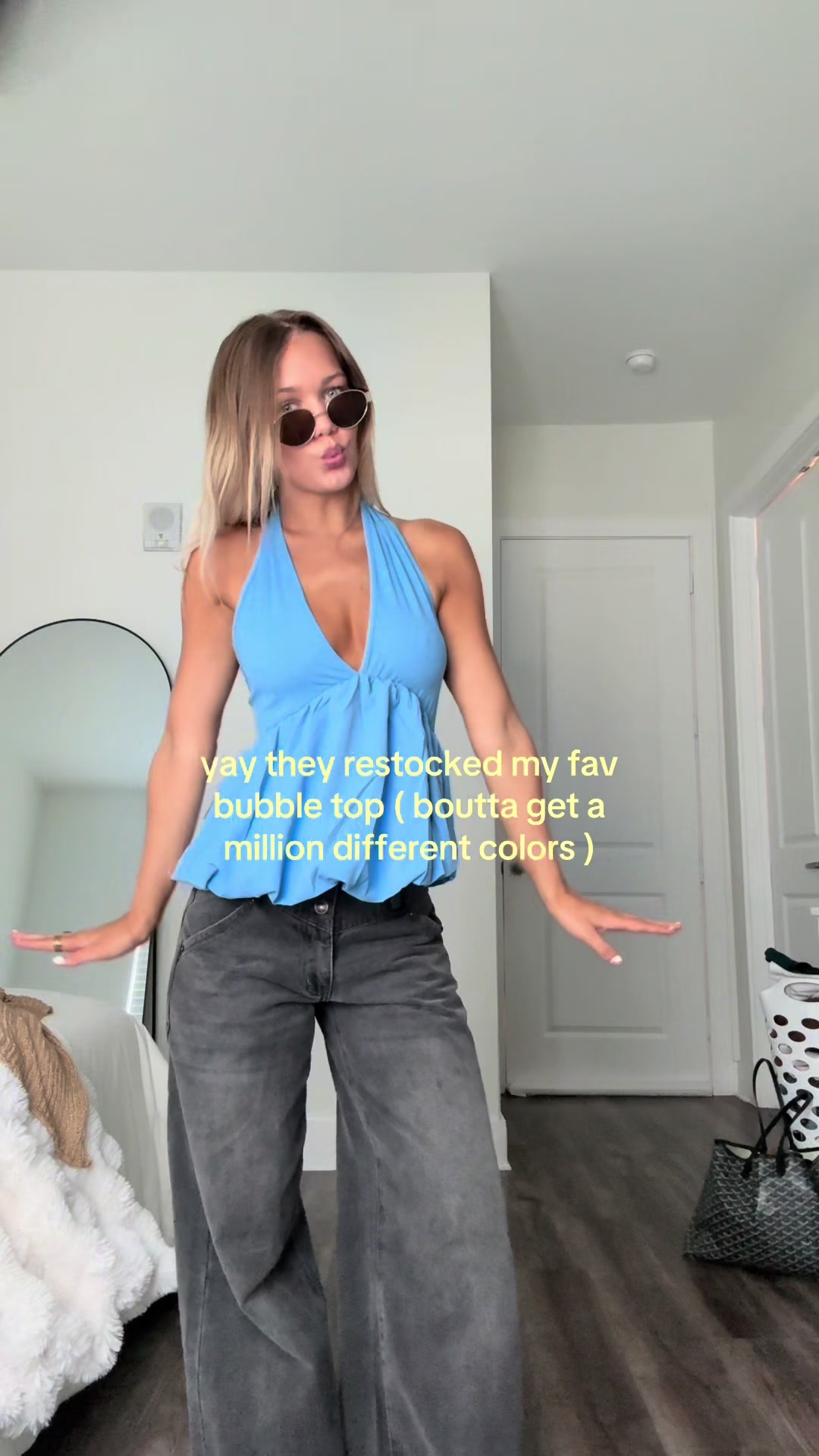 @shopchloemhollis