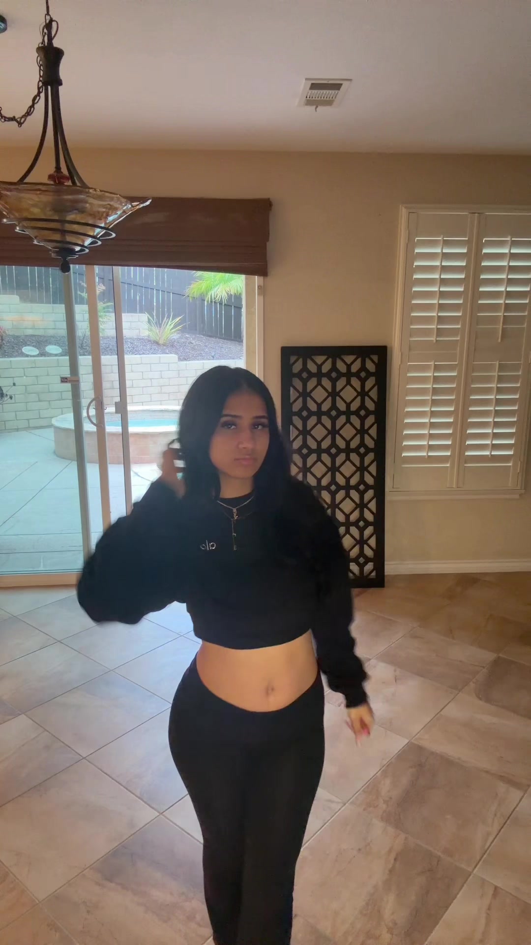 @⃟