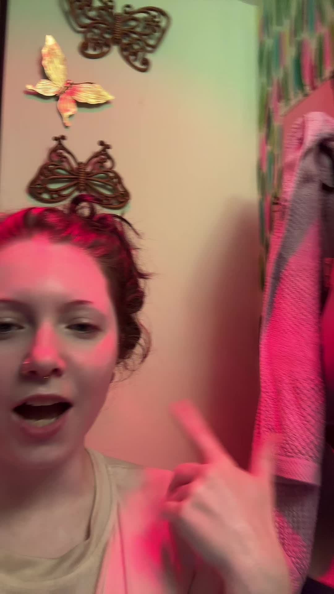 @lizzijogonecrazi