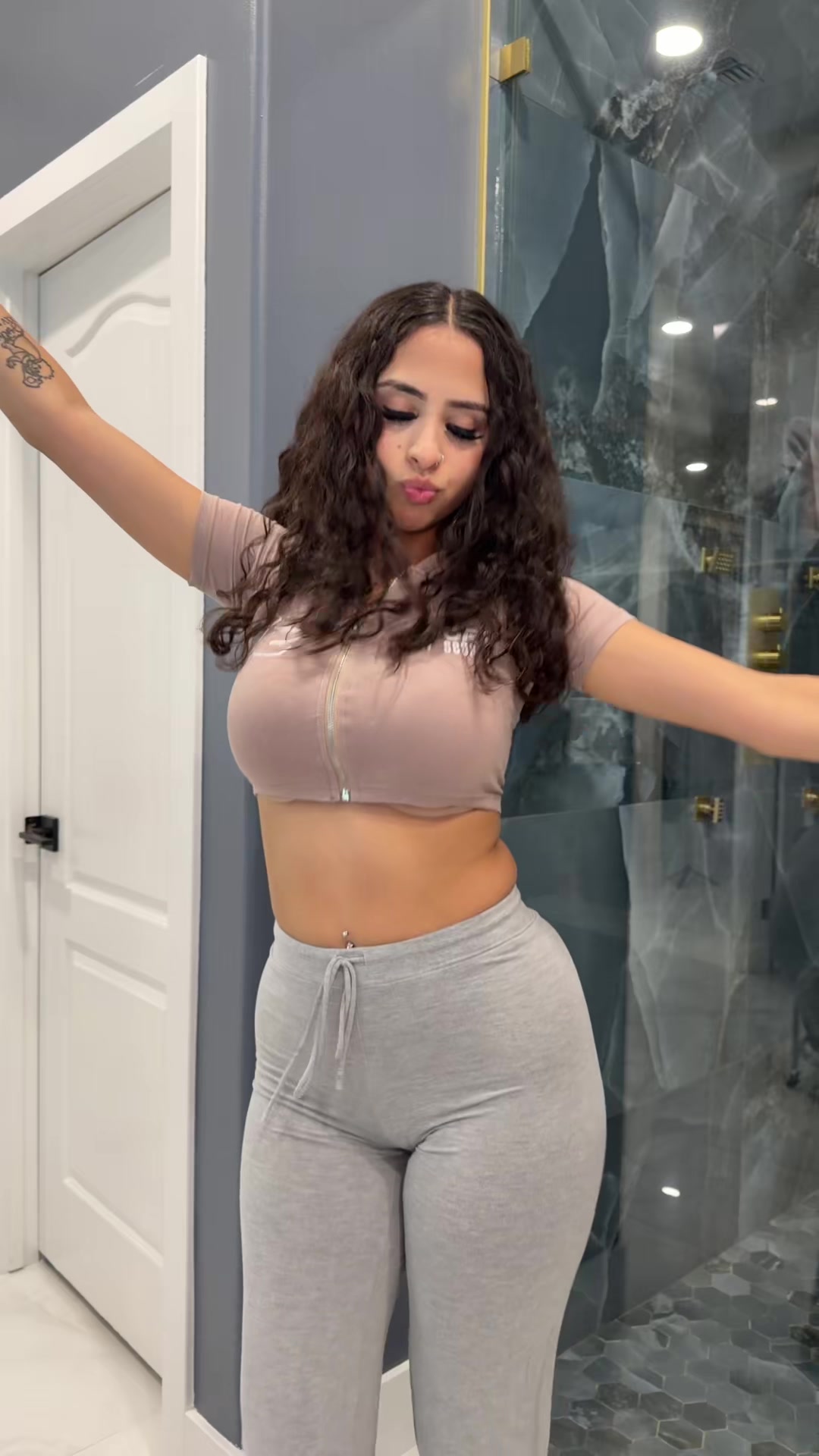 @𝒯𝒾𝓃𝒶