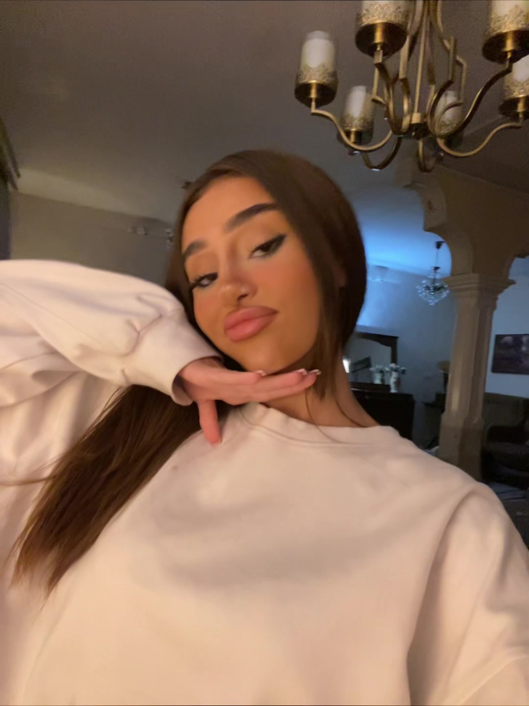 @hellenaslh