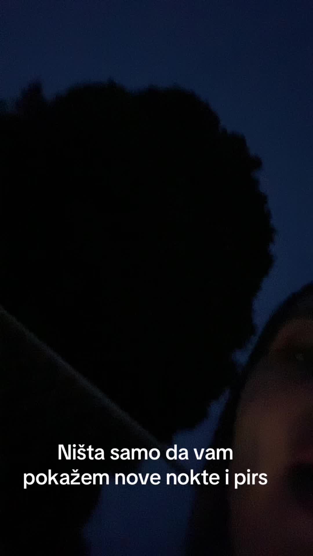 @𝐄