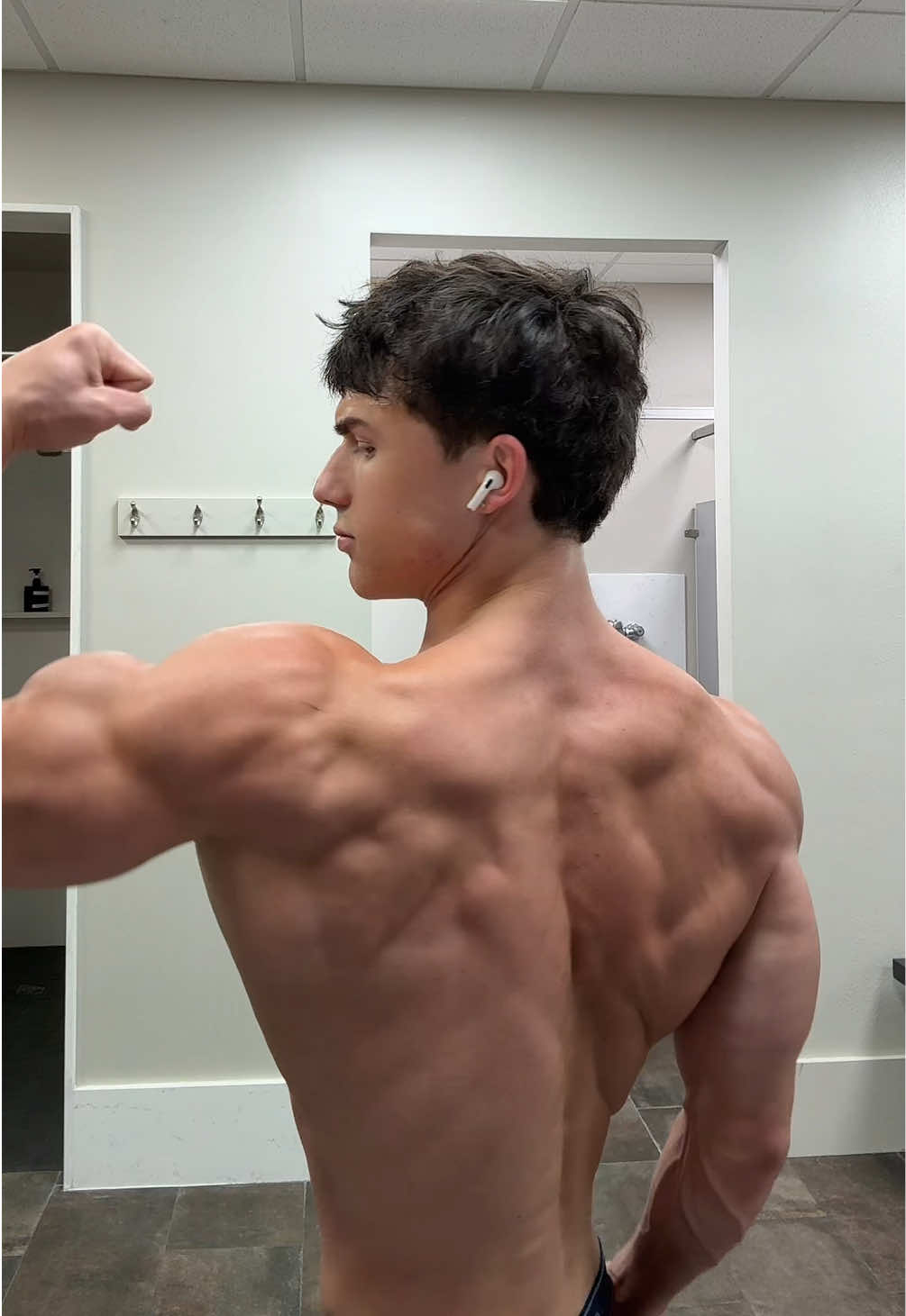 @d33jaee_lifts