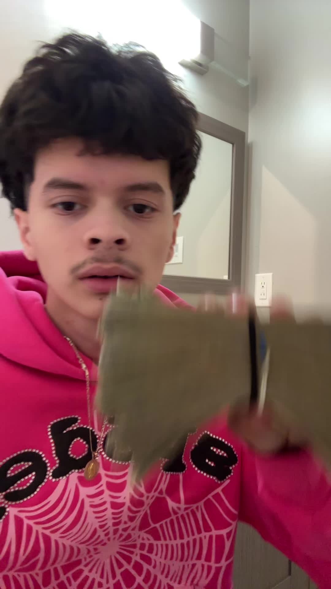 @trapped.julio