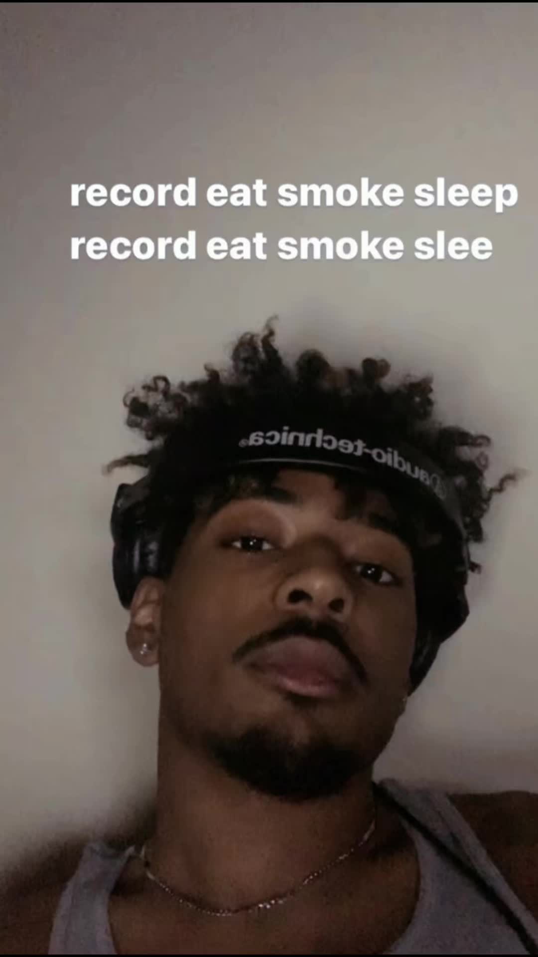 @⃟