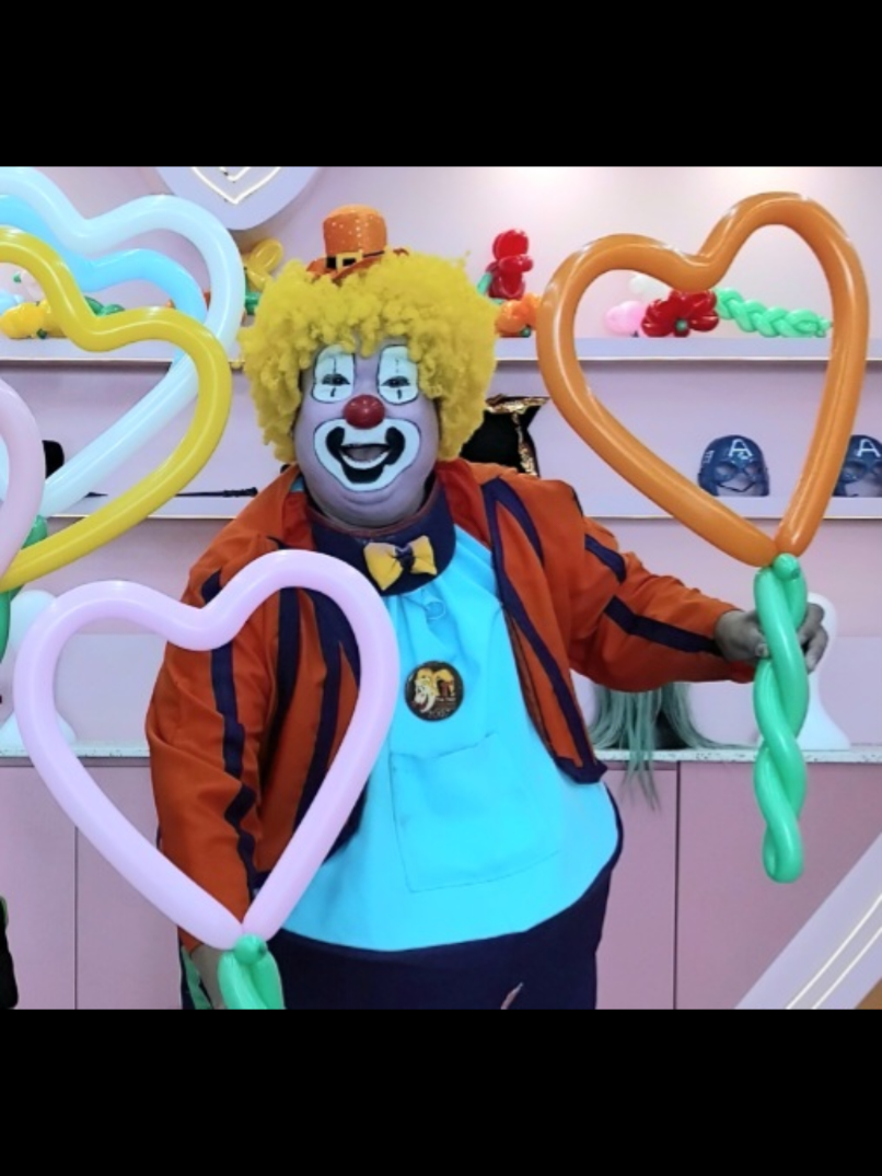 @Max Clown แชมป์บิดลูกโป่ง
