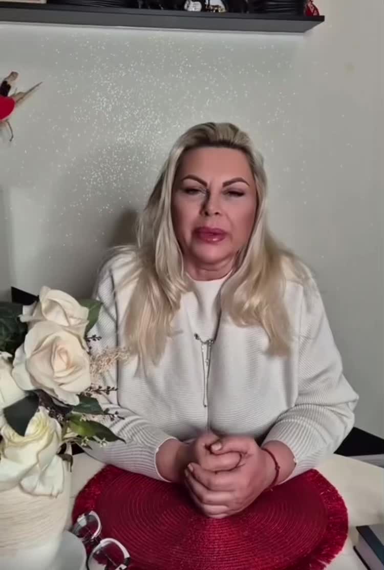 @&Scaron;izofrena&ensp;Lutkica