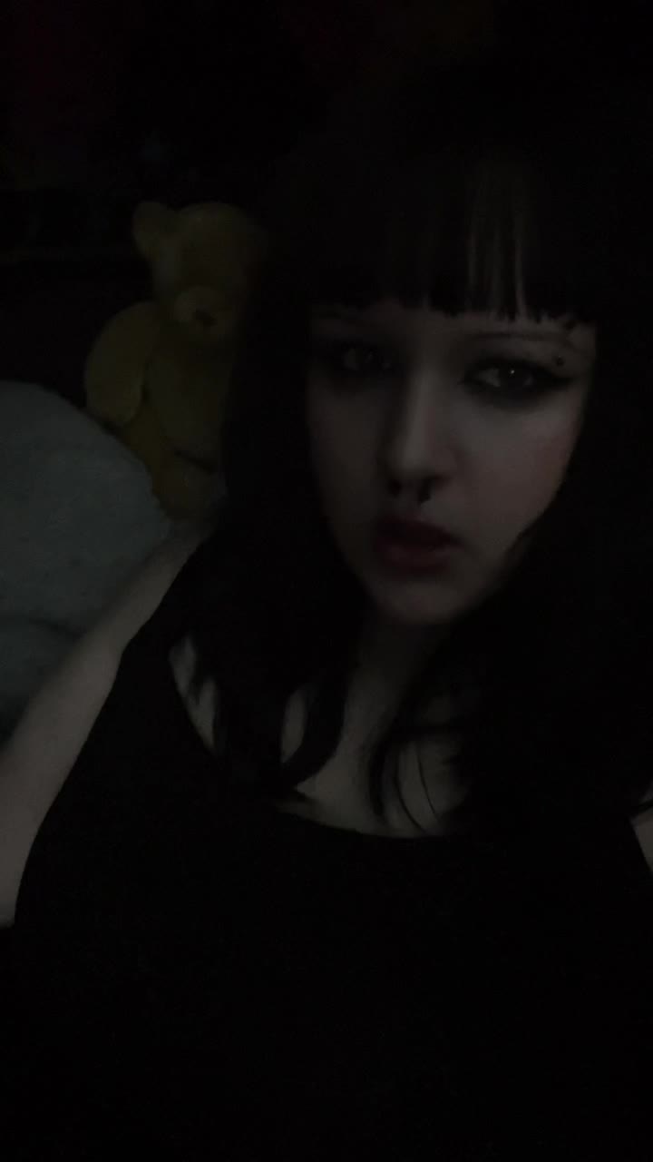 @angel🧟♀️