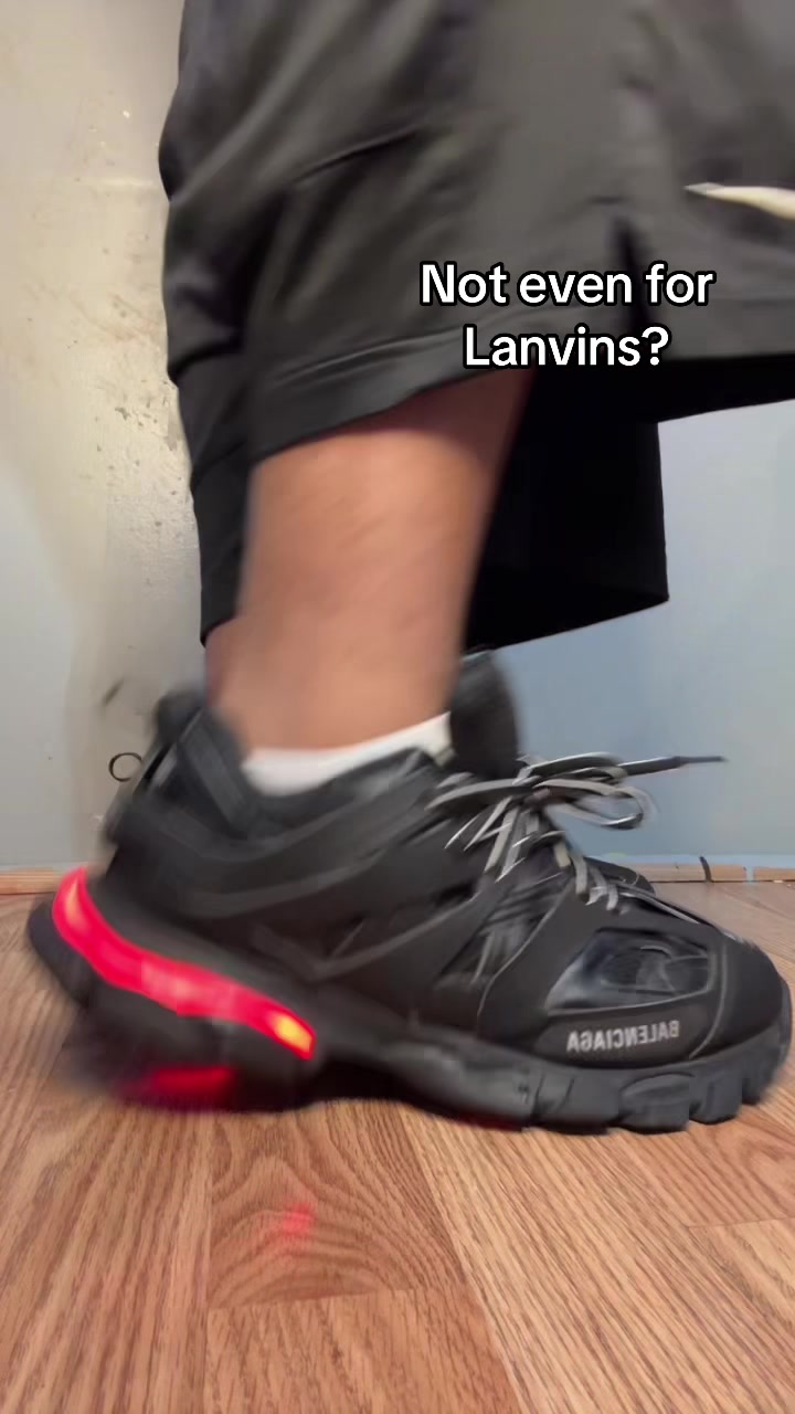 @SneakerLuverDude