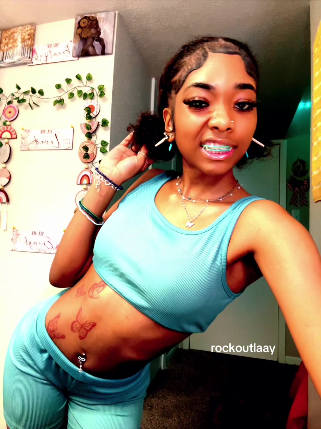 @rockoutlaay