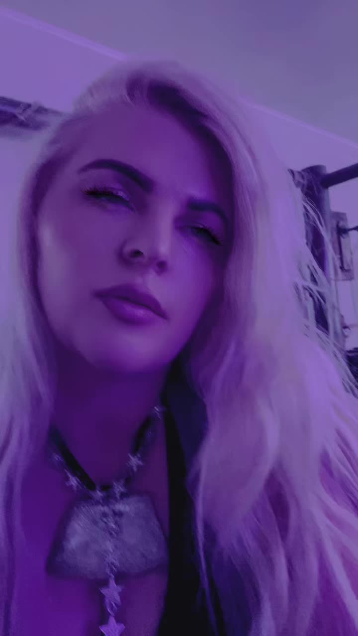 @JennJustCluckinAround