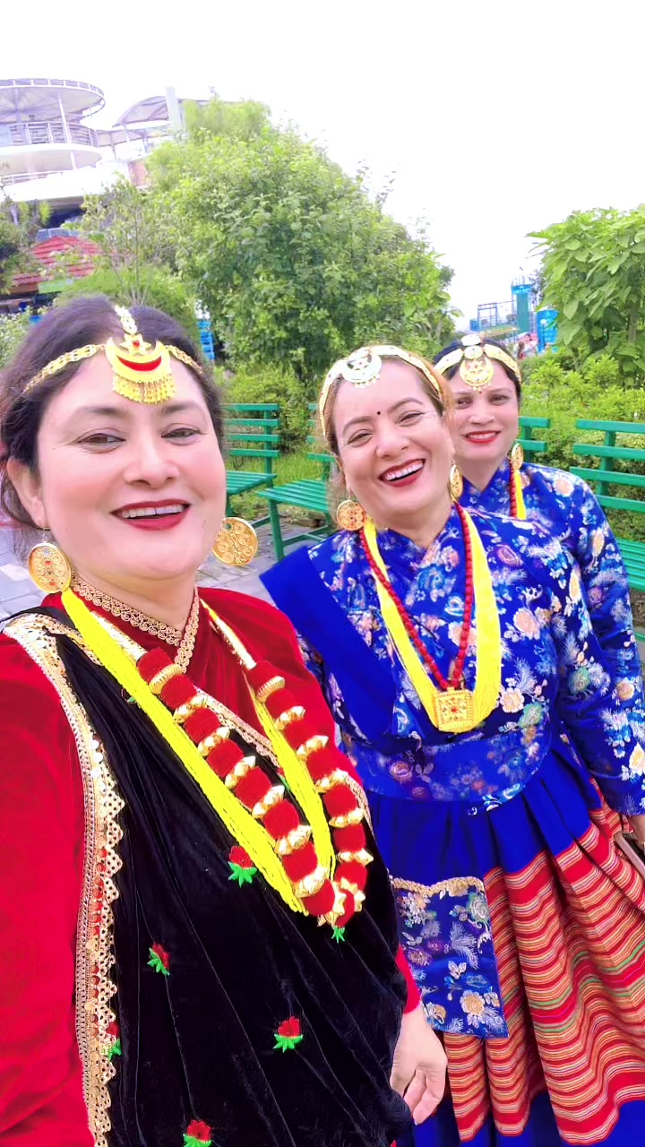 @santoshi_khadka