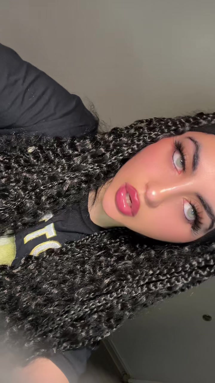 @themodelmari