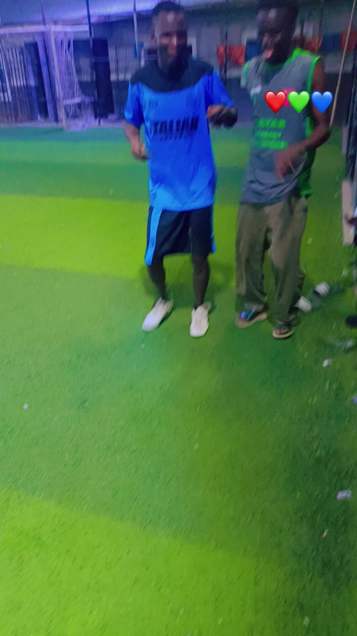 @itz bolomson footballer