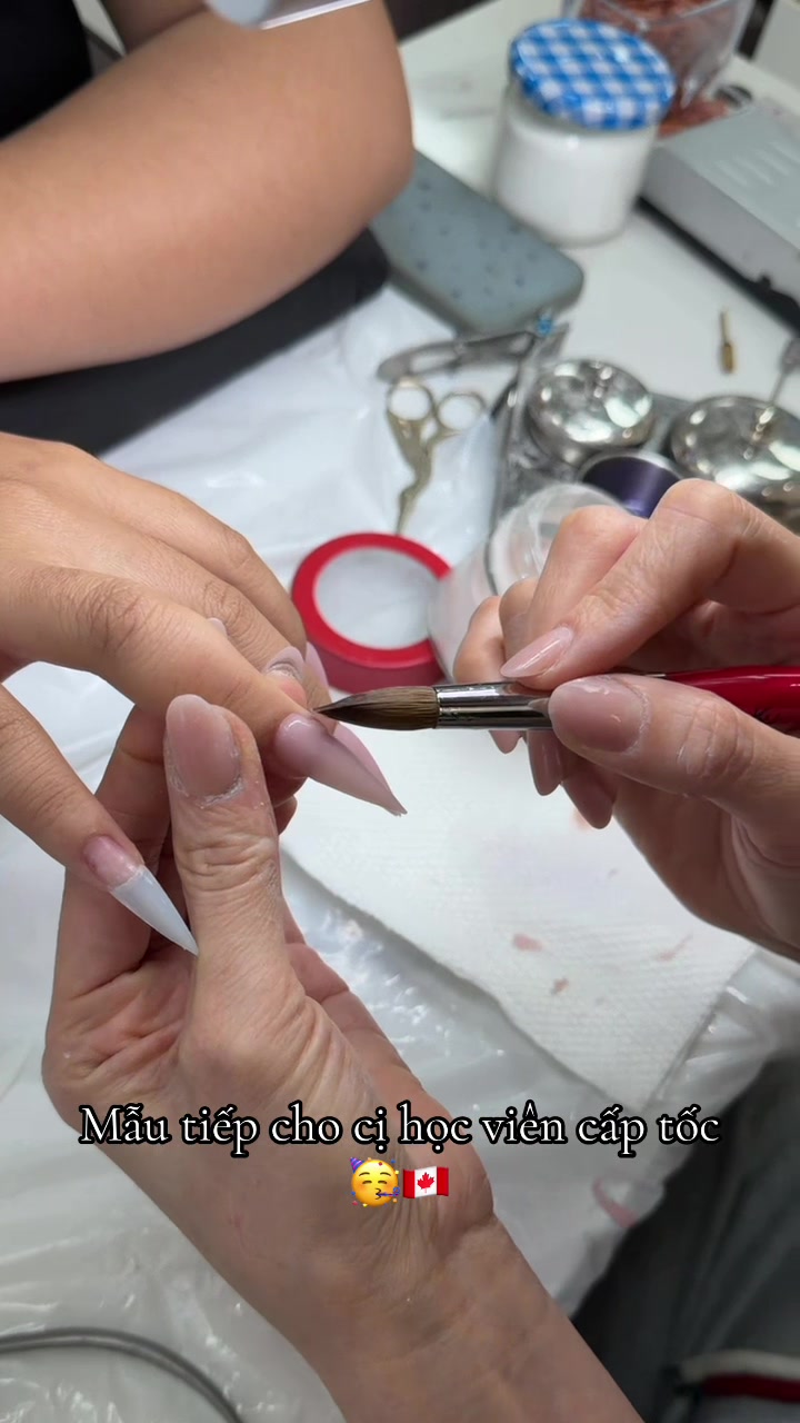 @KimmieNails🇻🇳&hearts;️🇨🇦Tấu H&agrave;i😜