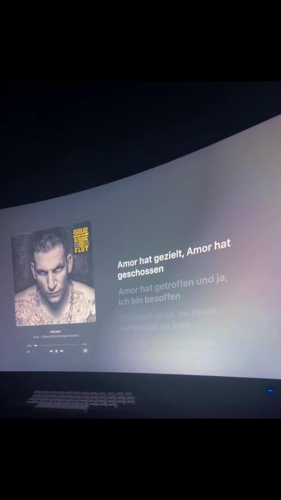 @𝔩𝔶𝔯𝔦𝔵𝔠𝔰__🎧