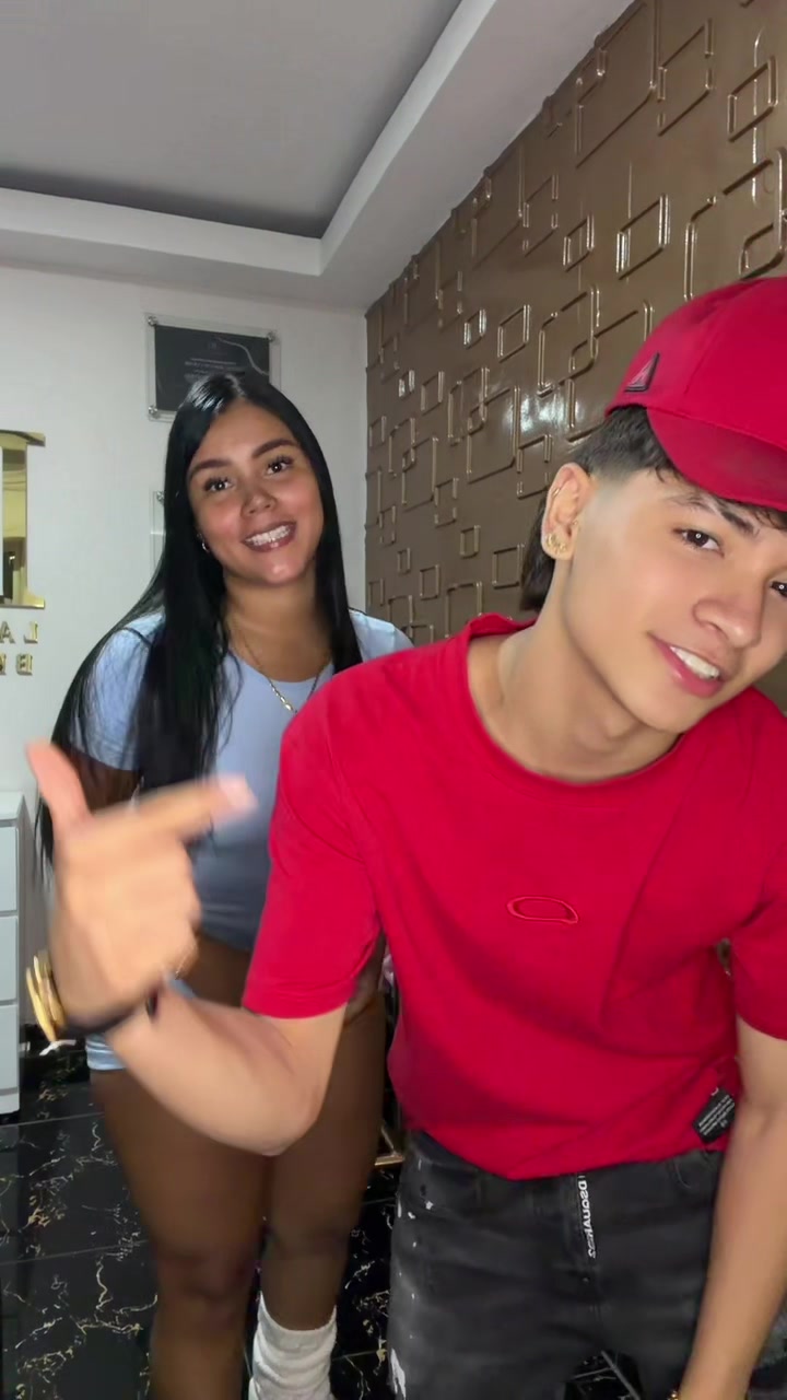 @Laura hurtado