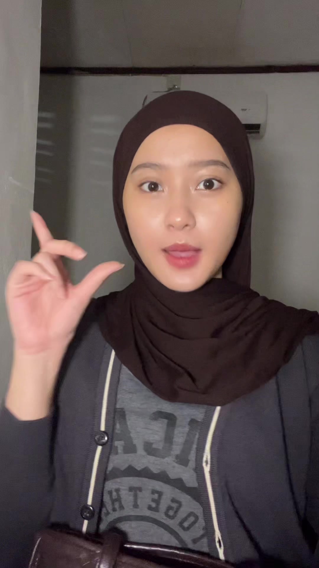 @elya
