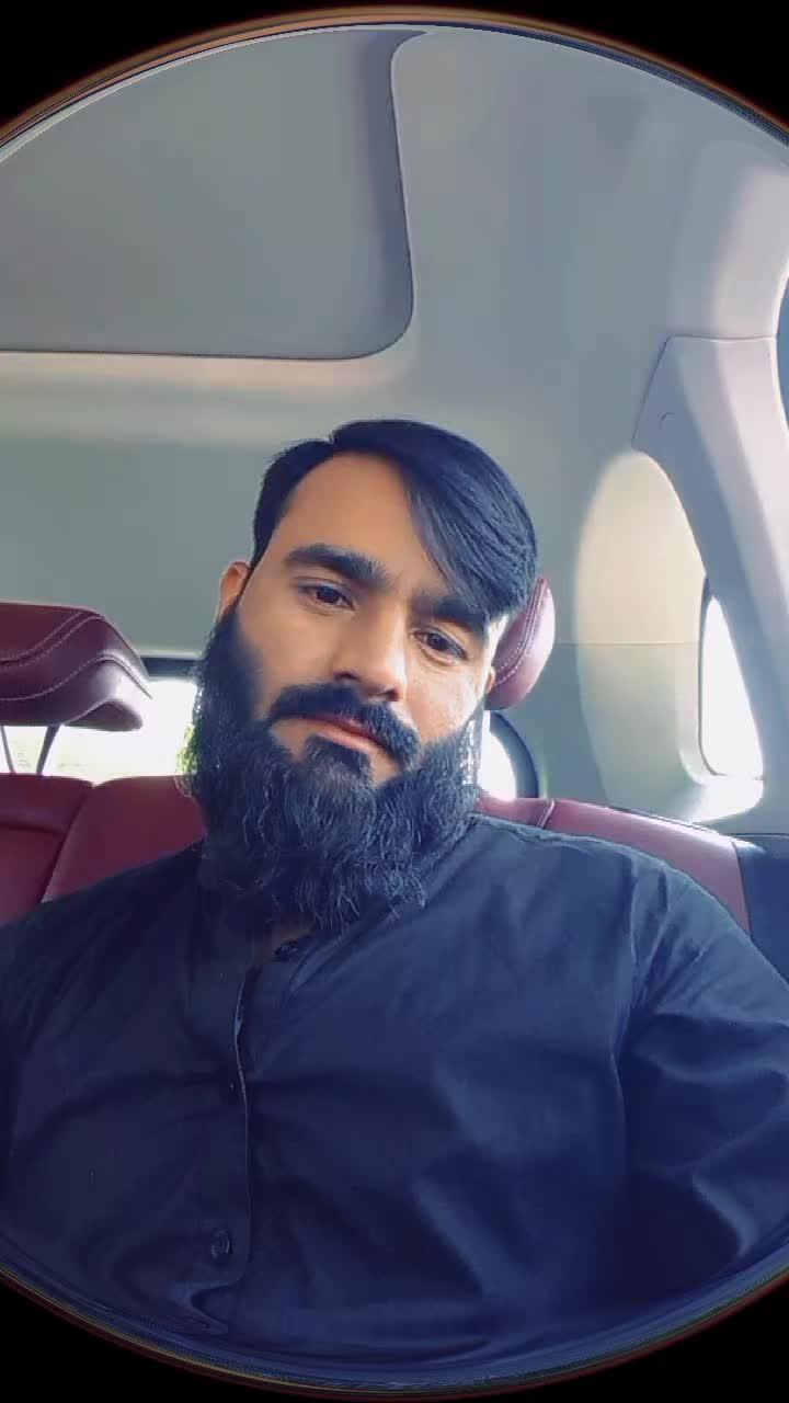 @❣️>.<