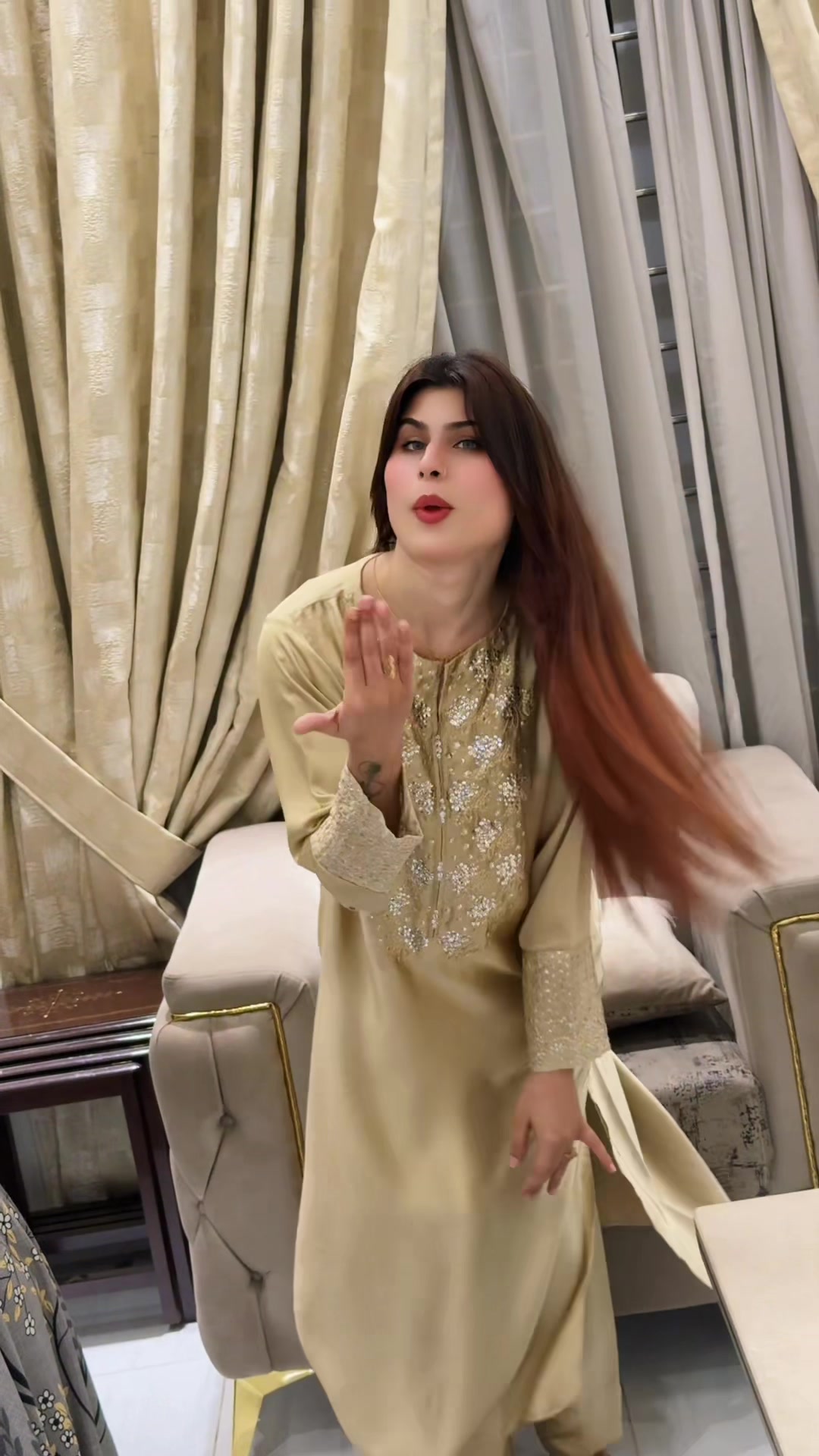 @MAHI 👑