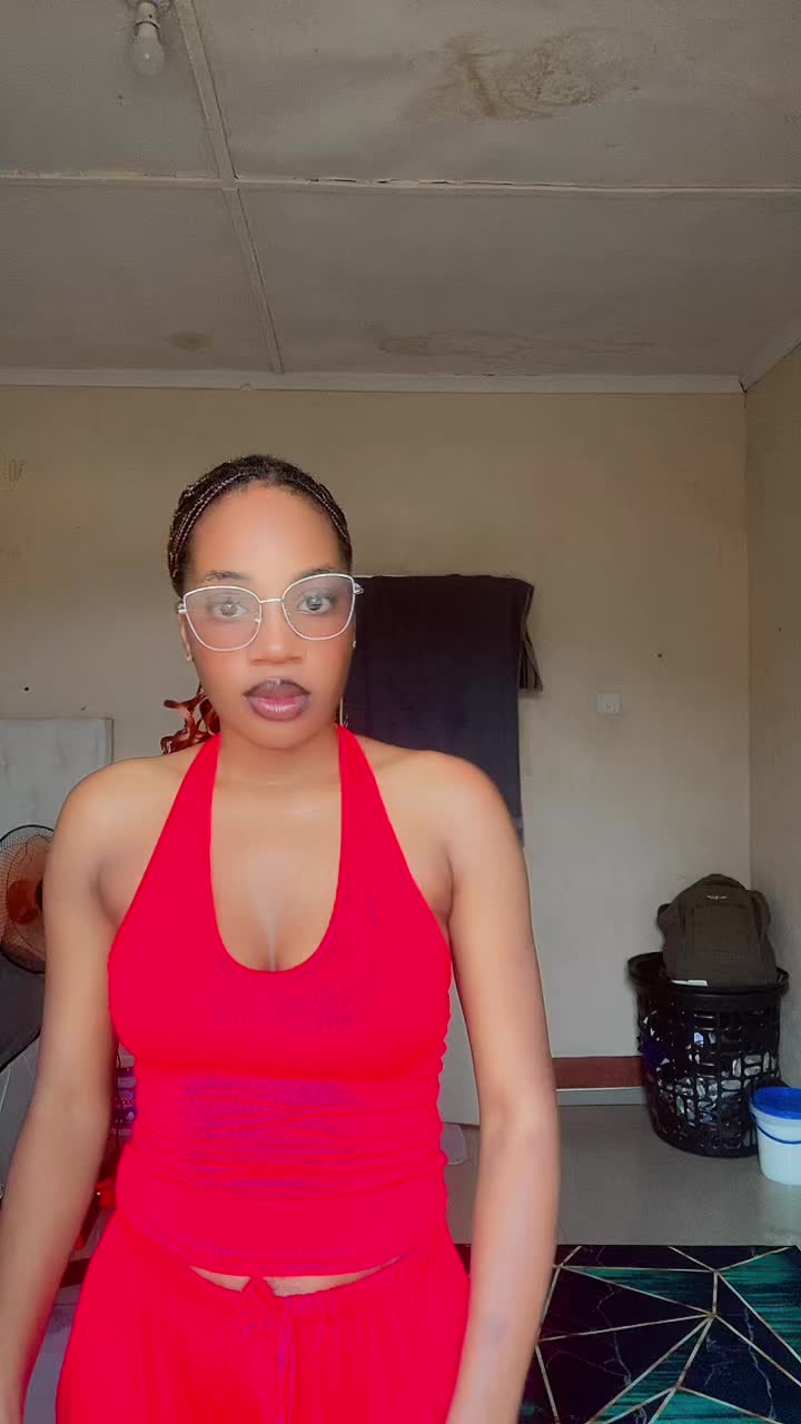 @tanishakayz