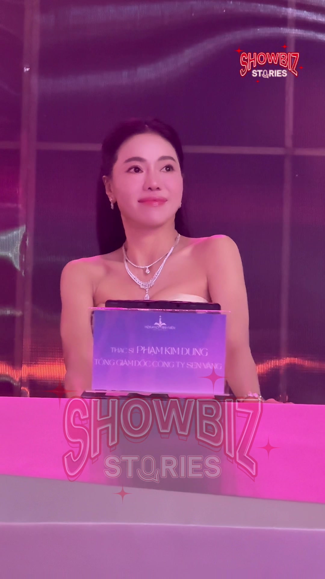 @Showbiz Stories