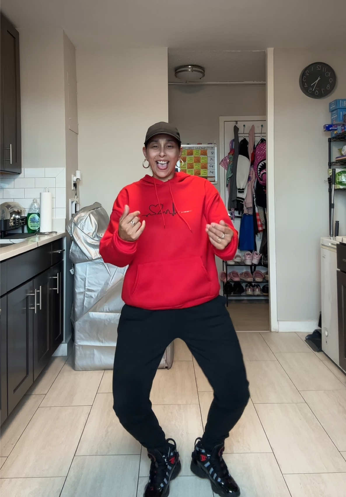 @momof4