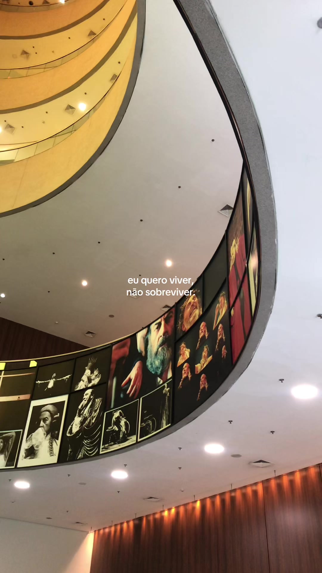 @Ta&iacute;s Saraiva