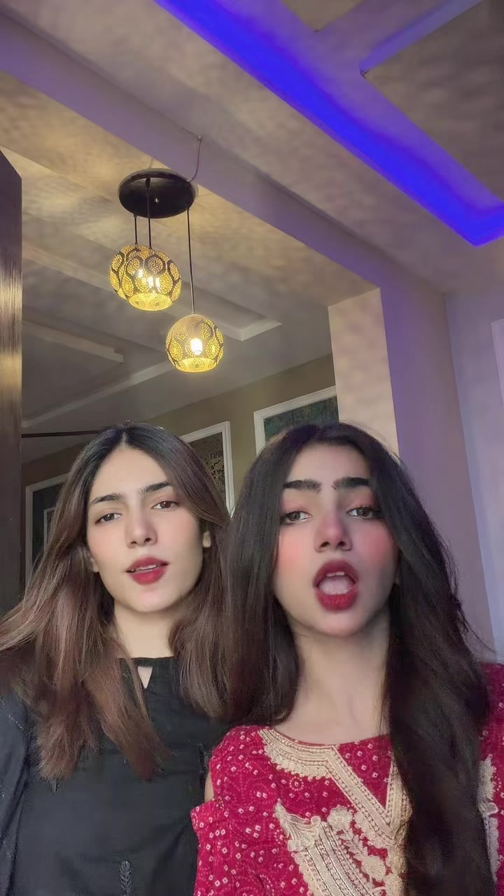 @Ayesha🖤