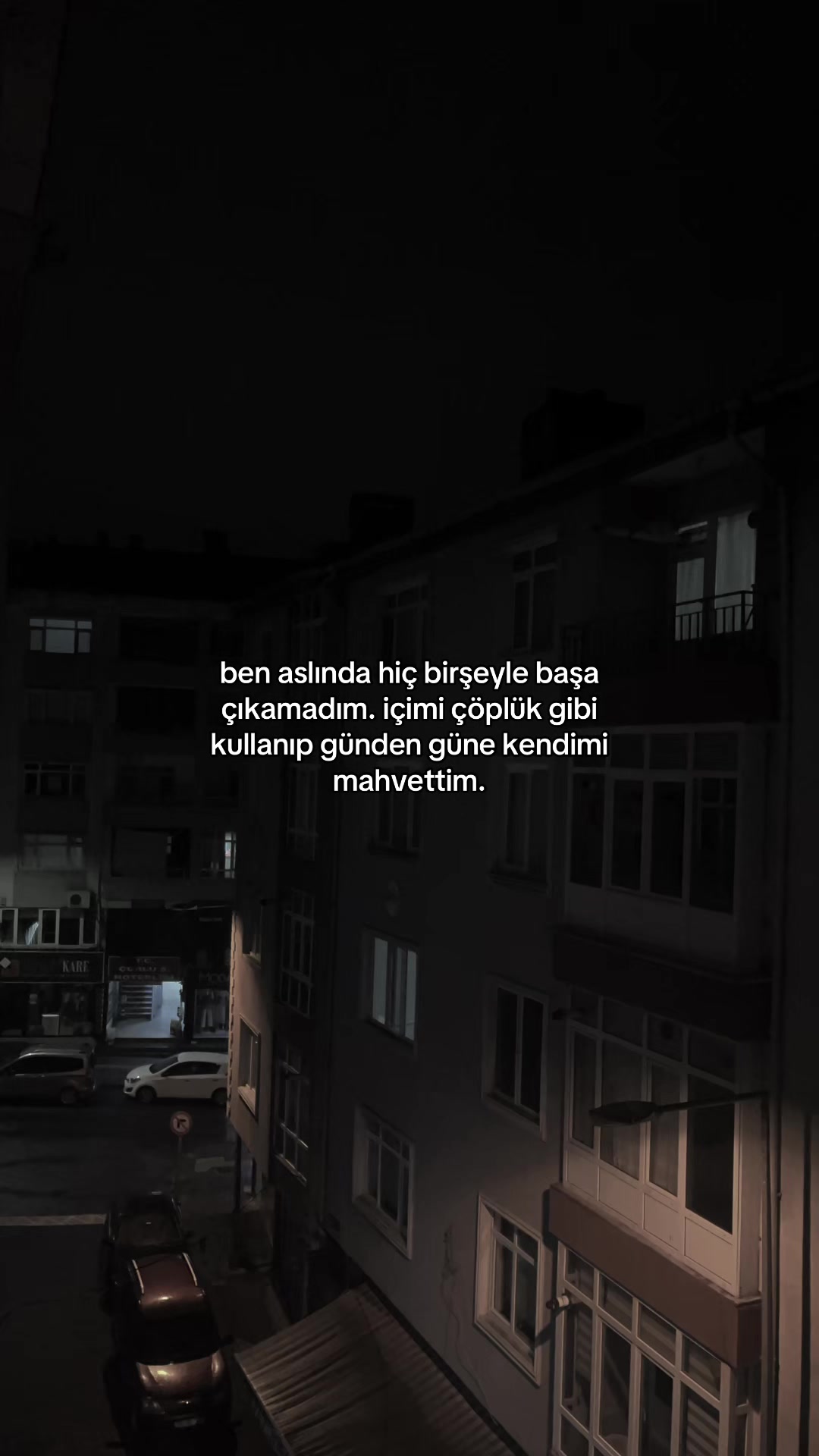 @𝐄.