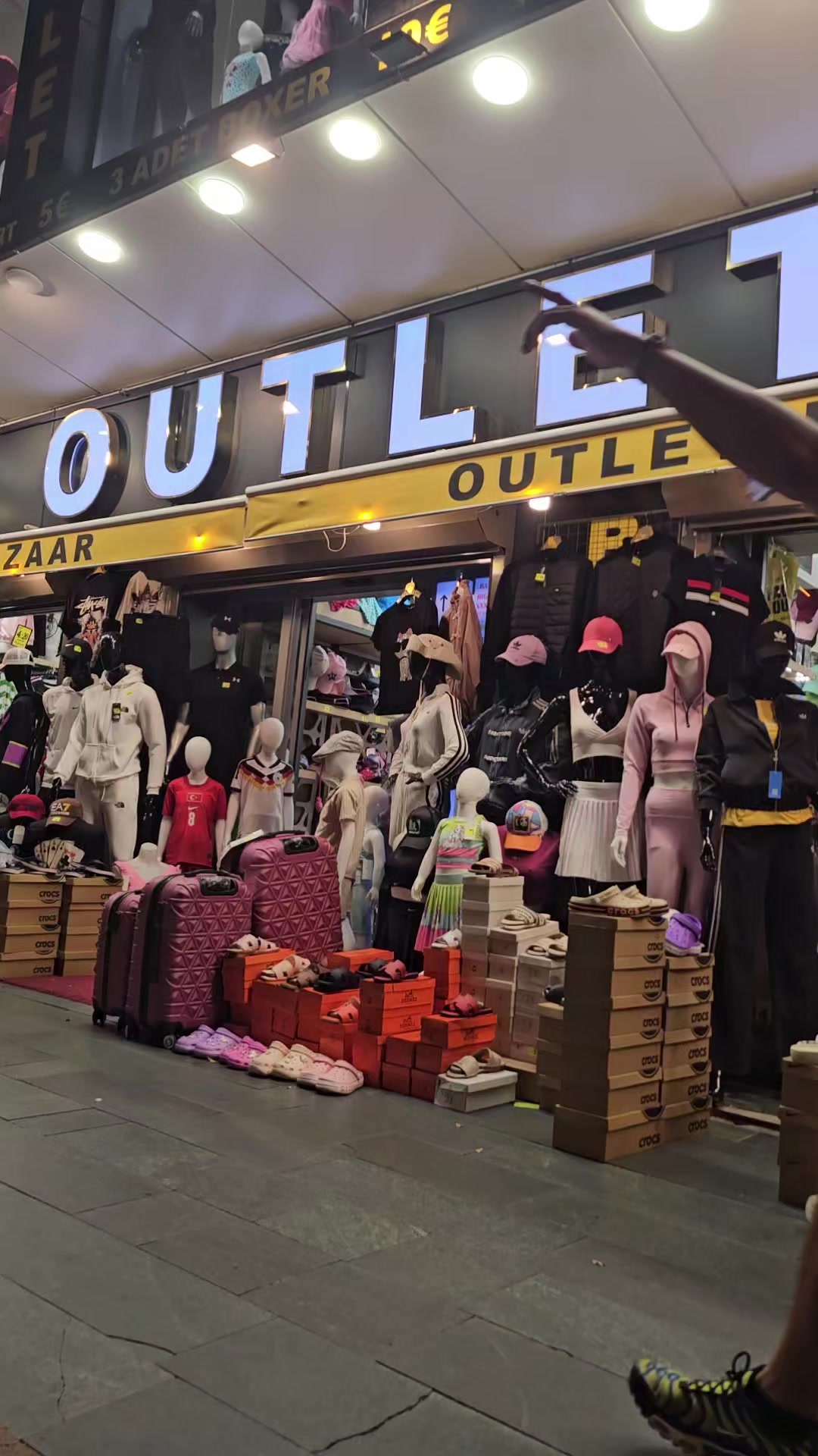 @FACTORY OUTLET